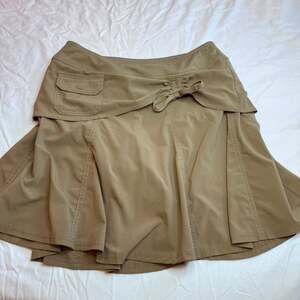Athleta Wherever Skort Athletic Skirt Khakina Beige Ruched Tie w/ Pockets sz 4